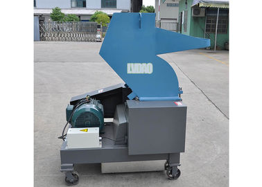 El tipo plano limpieza fácil de la máquina plástica de la trituradora mantiene el consumo de electricidad bajo de acero