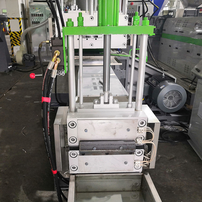 Línea de reciclaje plástica de centro de la granulación del alimentador de la fuerza del cargamento del equipo de la altura 700m m